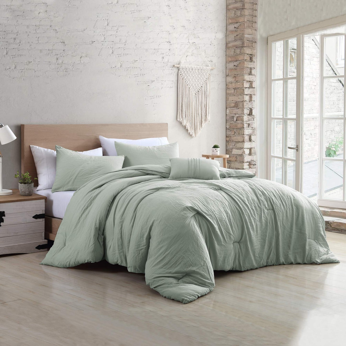 Comforter Set - Dow lternative Brushed Microfiber - Elegant All Season Bedspread Set - Includes Comforter, Shams, & Decorative Pillow - Lu ous Be ng - Queen, Spa