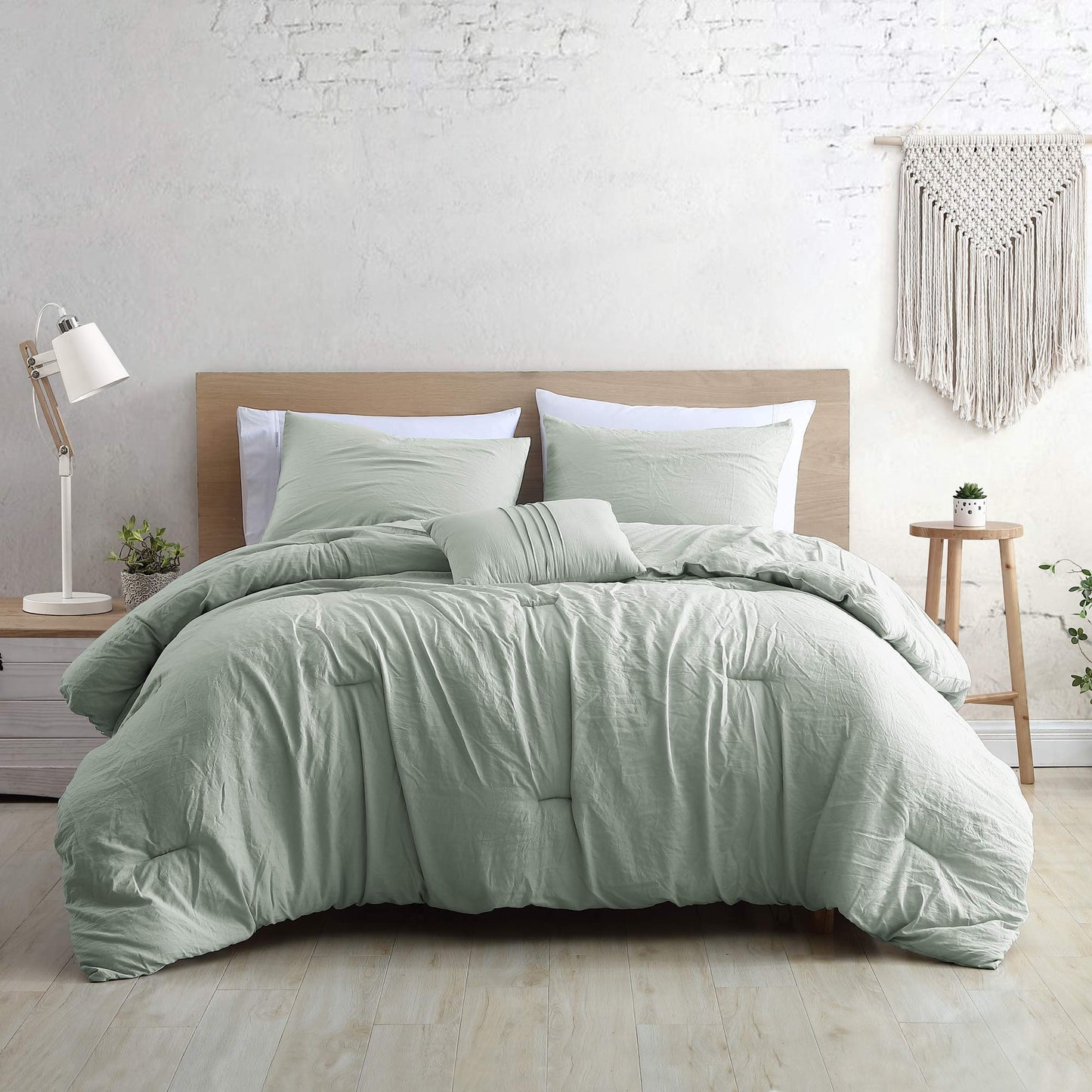 Comforter Set - Dow lternative Brushed Microfiber - Elegant All Season Bedspread Set - Includes Comforter, Shams, & Decorative Pillow - Lu ous Be ng - Queen, Spa