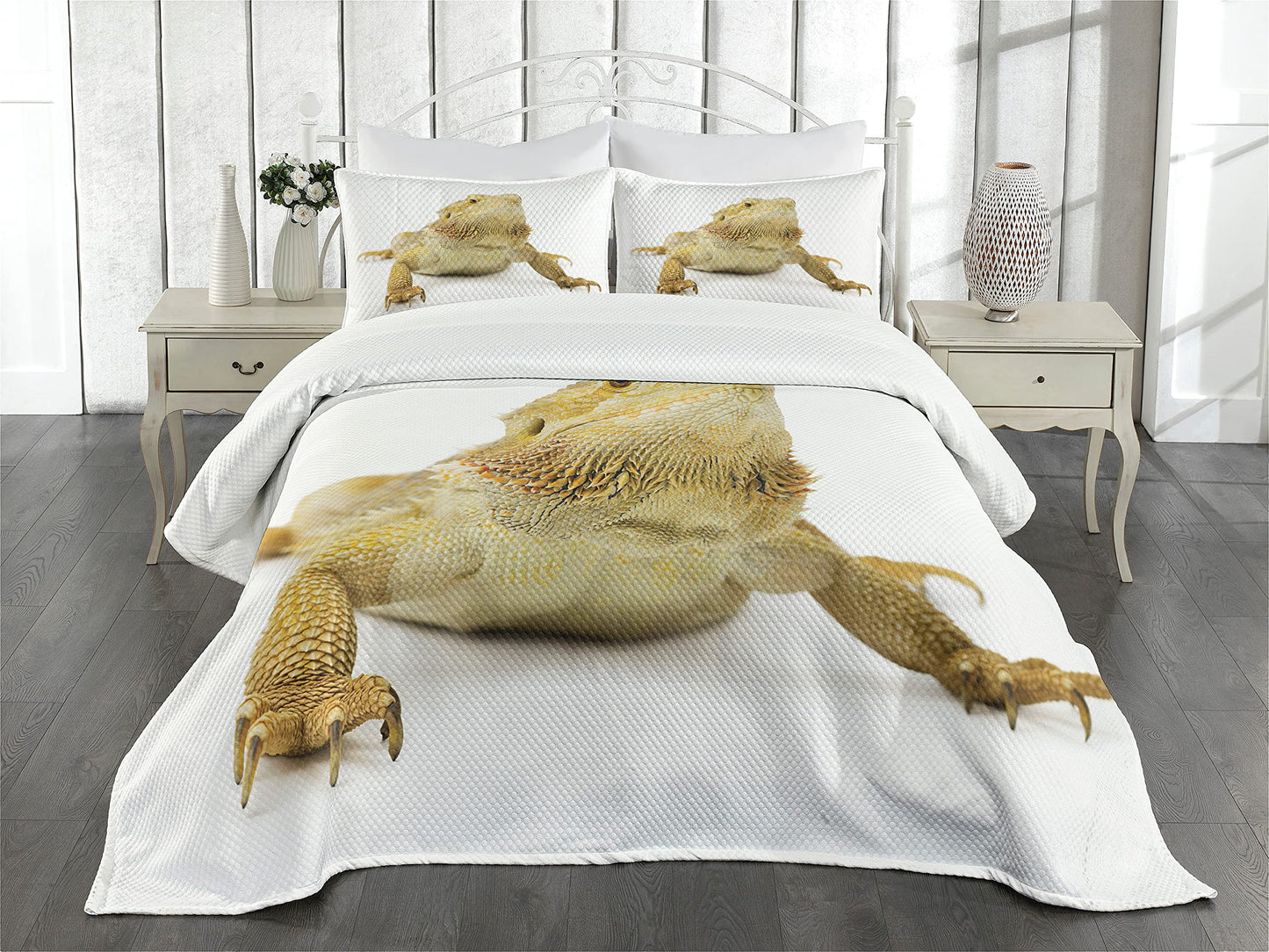 Bearded Dragon Bedspread, Camouflaging Lizard Wild Tropical Animal Reptilian Photo Print, Decorative Quilted 3 Piece Coverlet Set with 2 Pillow Shams, Queen Size, White Pale Khaki