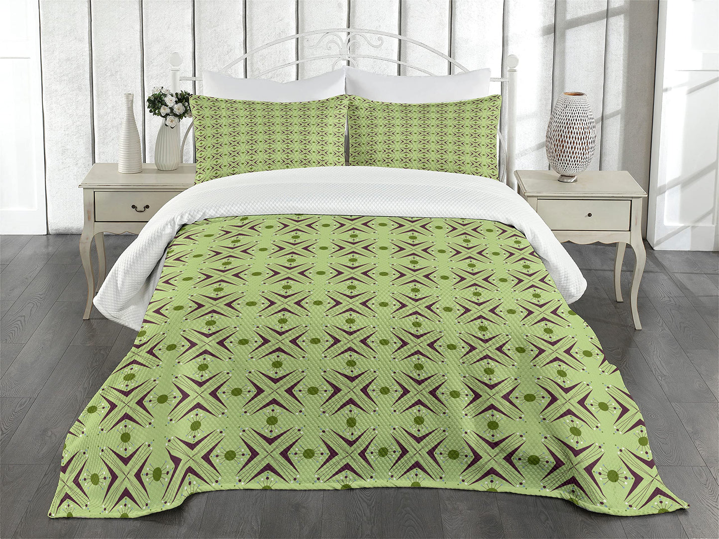 Mid Century Bedspread, Atomic Form Boomerang Details Dots and Crossed Lines, Decorative Quilted 3 Piece Coverlet Set with 2 Pillow Shams, Queen Size, Green Plum