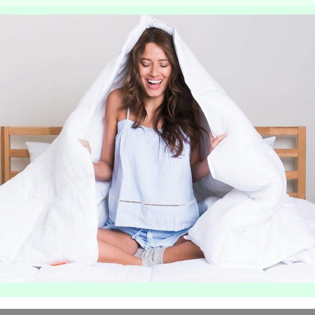 Luxury White Microfiber All Season Full Comforter - Hypoallergenic Goose Down Alternative Duvet Insert with Corner Loops and Box Stitched Quilted Design - Washable 82" W x 86" L