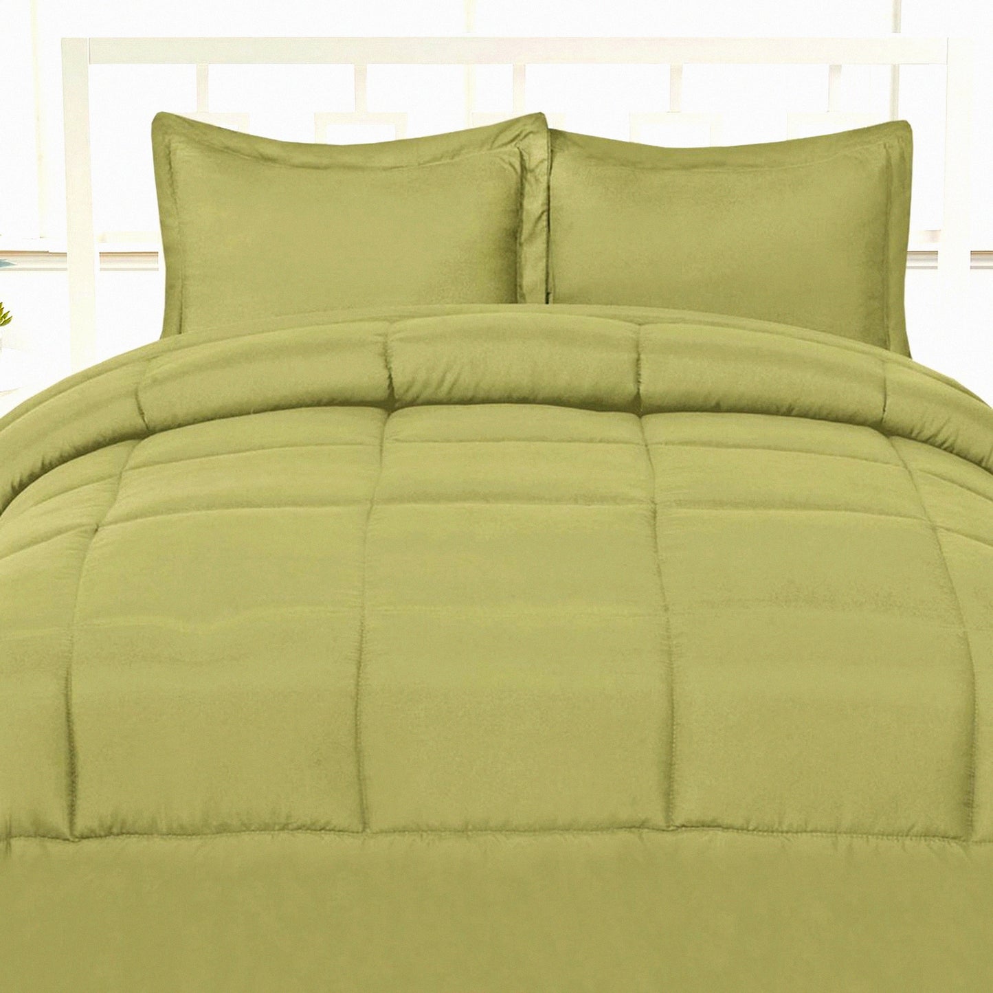 SageDreams Plush Comforter - Luxurious Down Alternative, Soft Solid Color, Box Stitched, Brushed Microfiber - Cozy Bedding for a Restful Sleep