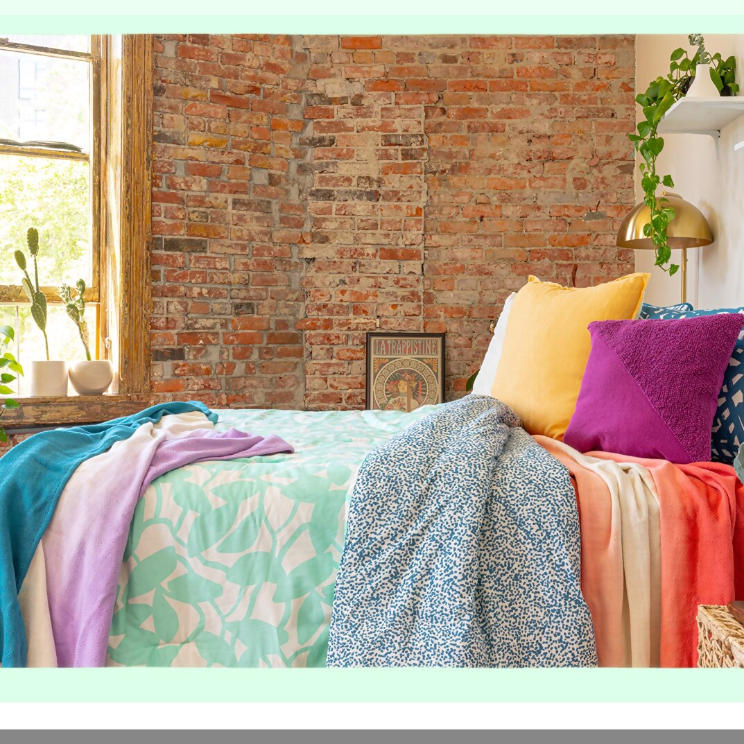 Luxury Leaf Comforter Set - Ultra Soft Reversible Bedding Collection for Full/Queen Size Bed, All Season Premium 4 Piece Set in Aqua Color.