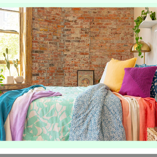 Luxury Leaf Comforter Set - Ultra Soft Reversible Bedding Collection for Full/Queen Size Bed, All Season Premium 4 Piece Set in Aqua Color.