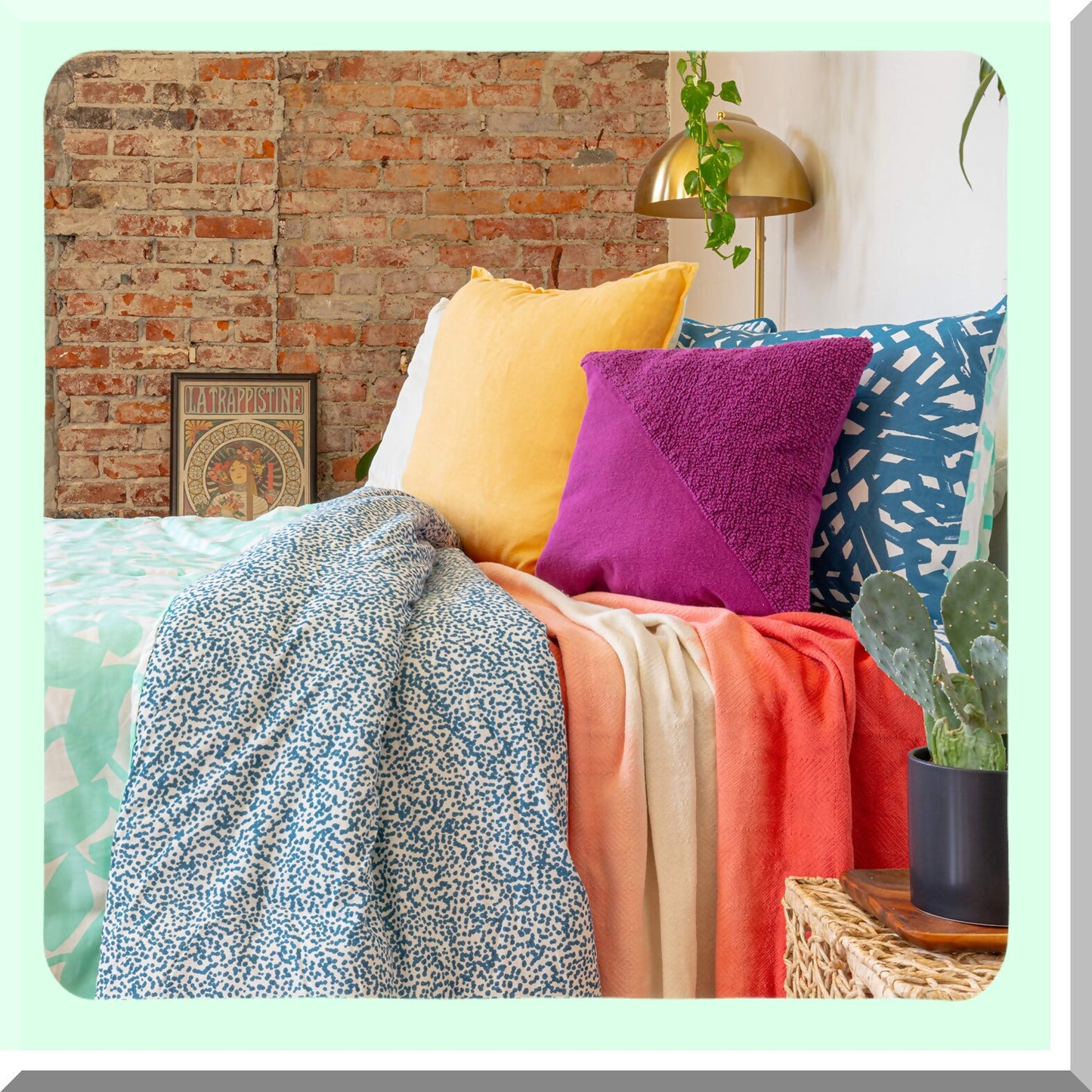 Luxury Leaf Comforter Set - Ultra Soft Reversible Bedding Collection for Full/Queen Size Bed, All Season Premium 4 Piece Set in Aqua Color.