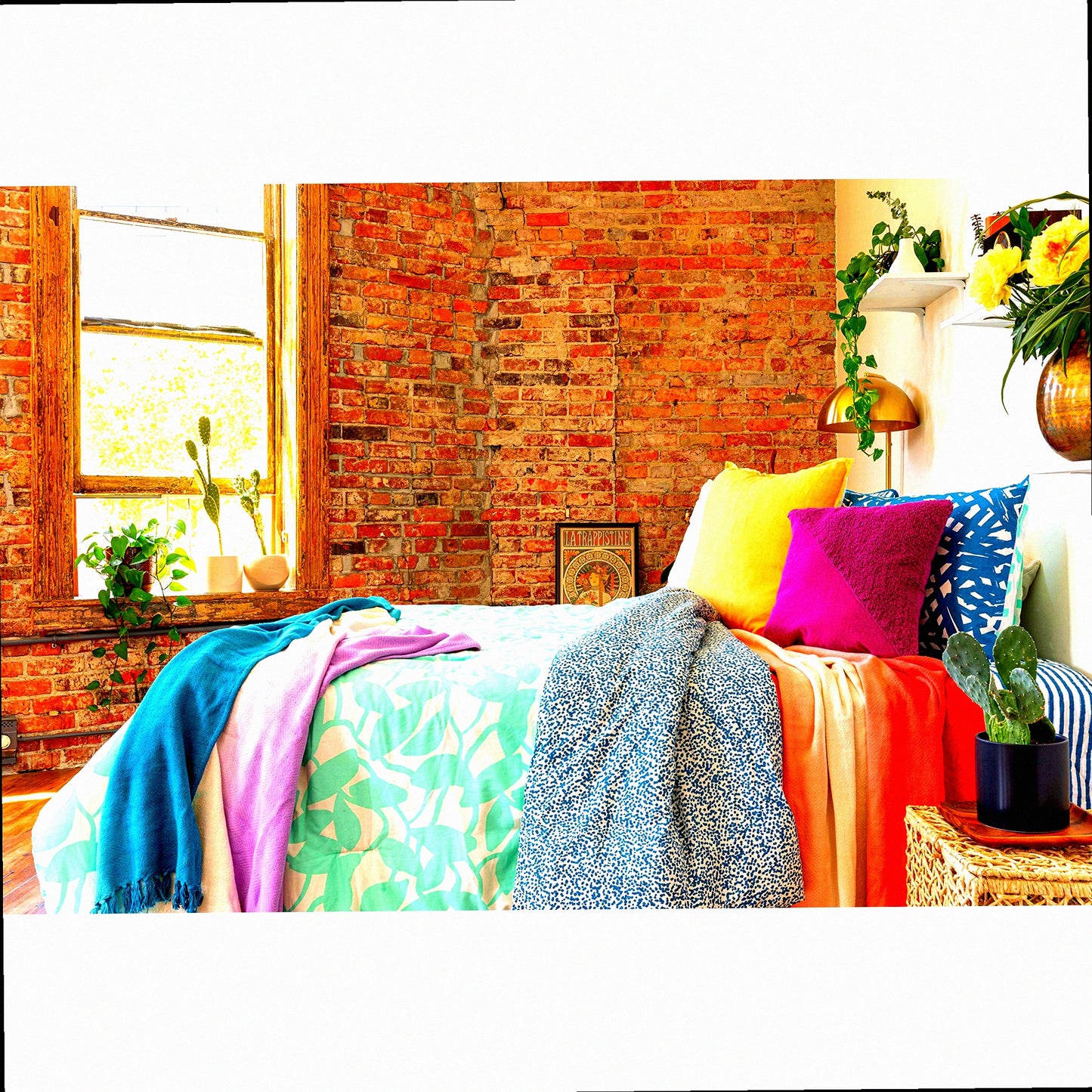 Luxury Leaf Comforter Set - Ultra Soft Reversible Bedding Collection for Full/Queen Size Bed, All Season Premium 4 Piece Set in Aqua Color.