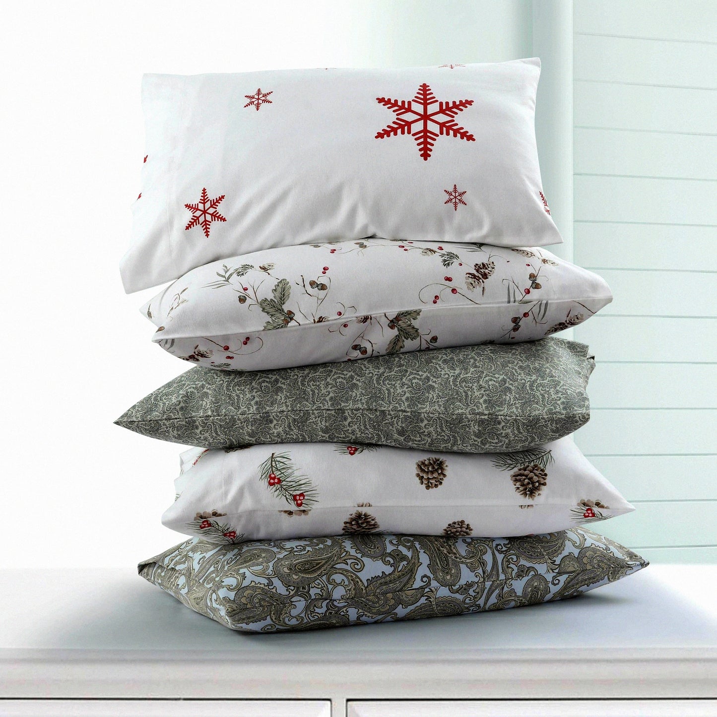 Snowflake Dream Pillowcase Set - Ultra-Soft Flannel Bedding with Envelope Closure, Cozy 170-GSM Flannel, Two Pillowcases - Bianca Snowflakes