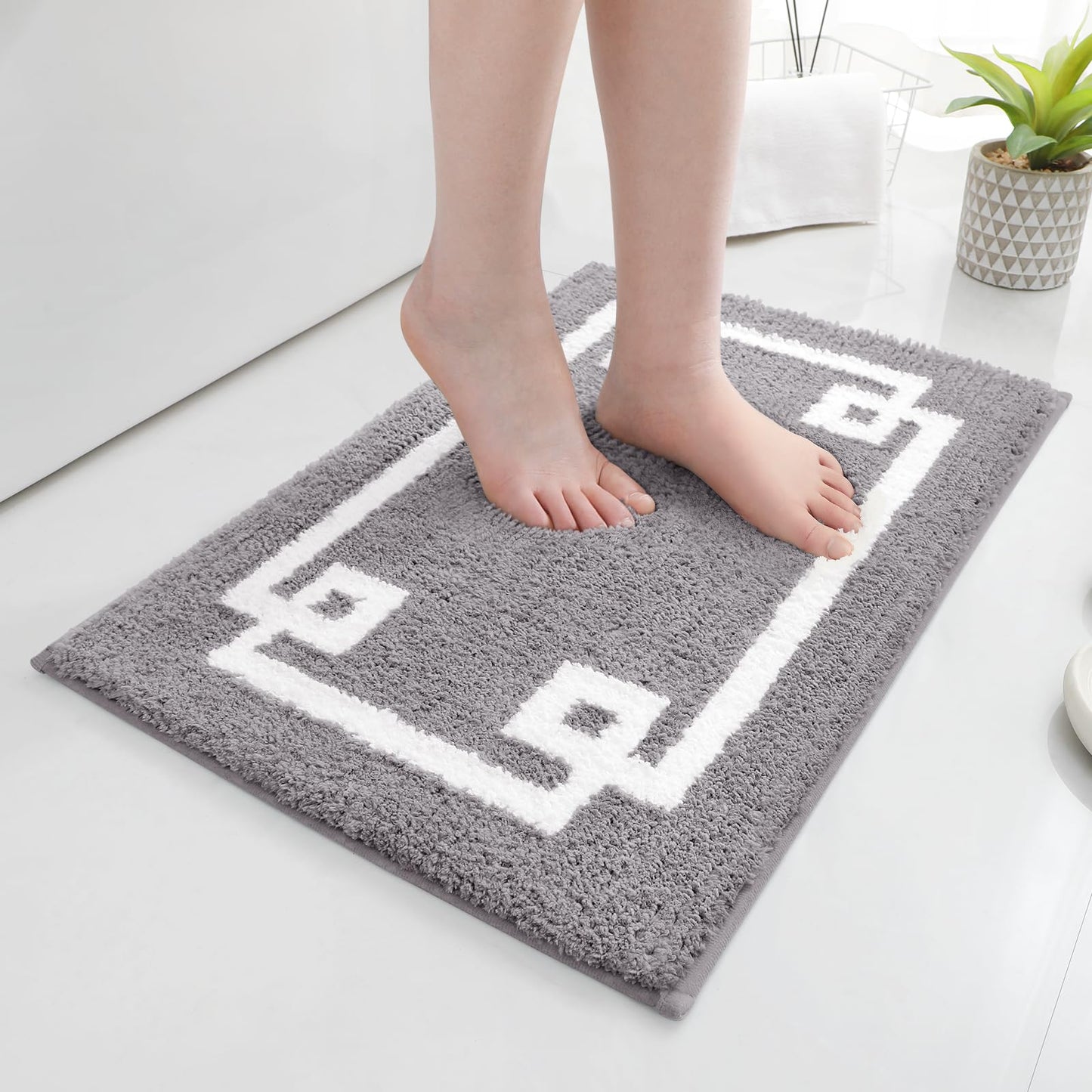 Bathroom Rug 16x24 Grey and White Non-Slip Plush