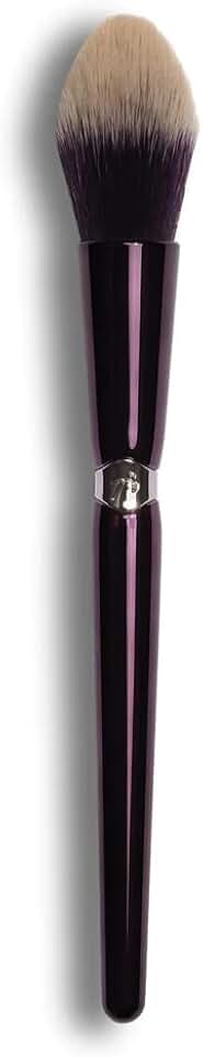 Tapered Highlight Makeup Brush for Seamless Application