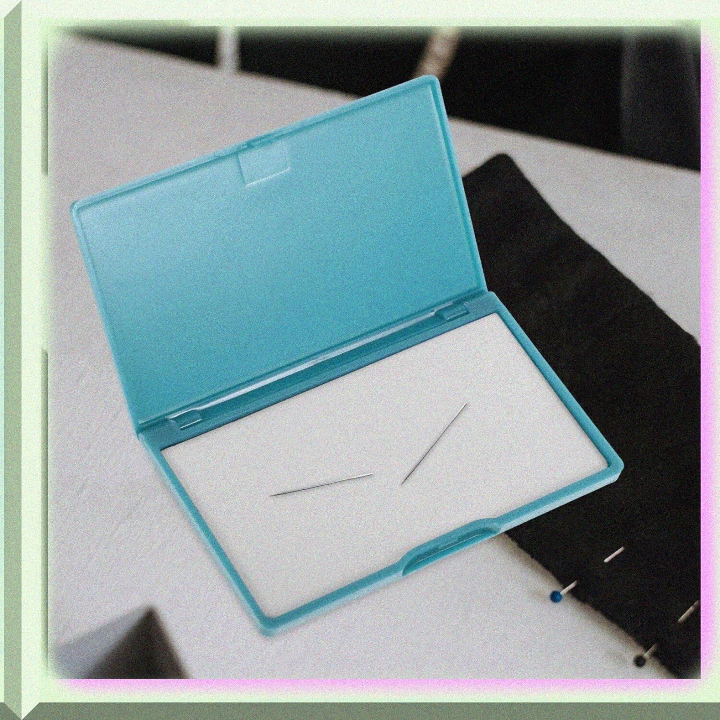 Magnetic Needle Organizer Blue 10.80x6.50x1.00cm