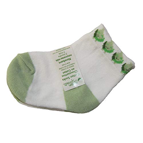 green sprouts by  Baby 2 Piece Layette Set, Hat and Socks, 0-3 Months