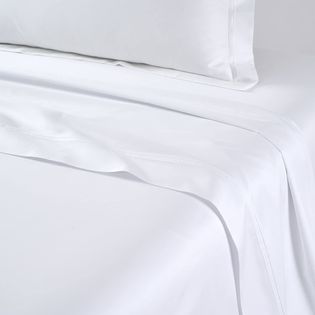 Triomphe Blanc Full/Queen 94 x 116 in Flat Sheet  300 Thread Count, Cotton Sateen  Bedding from France