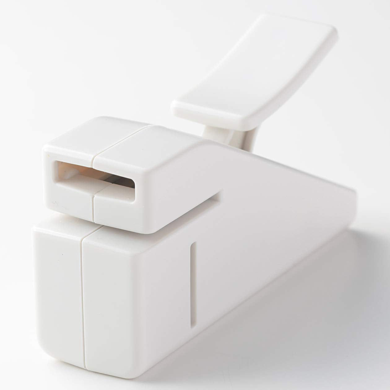 White stapleless stapler