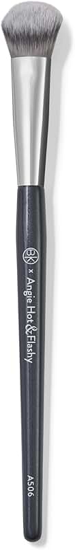 Kitten Paw Face Brush for Concealing and Contouring