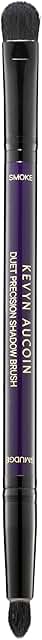 Dual-ended eye shadow brush for blending and smoky eyes