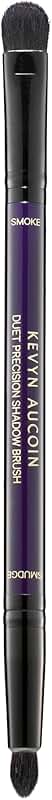 Dual-ended eye shadow brush for blending and smoky eyes