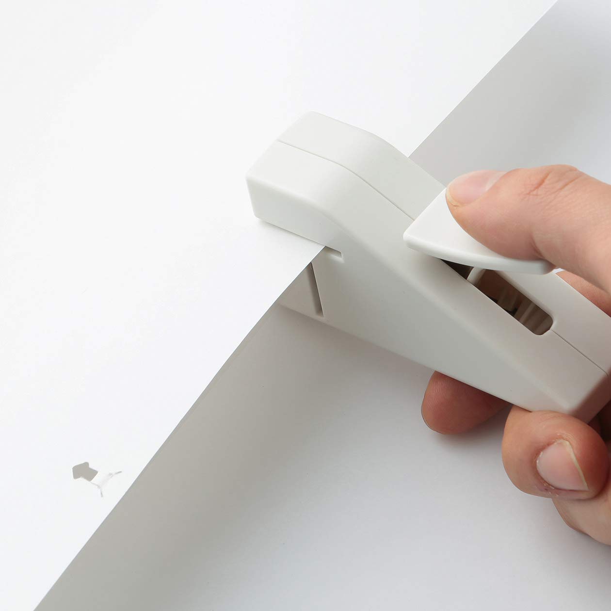 White stapleless stapler