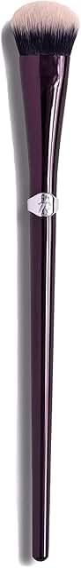 Soft fan-shaped brush for eyeshadow blending and application