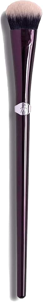 Soft fan-shaped brush for eyeshadow blending and application