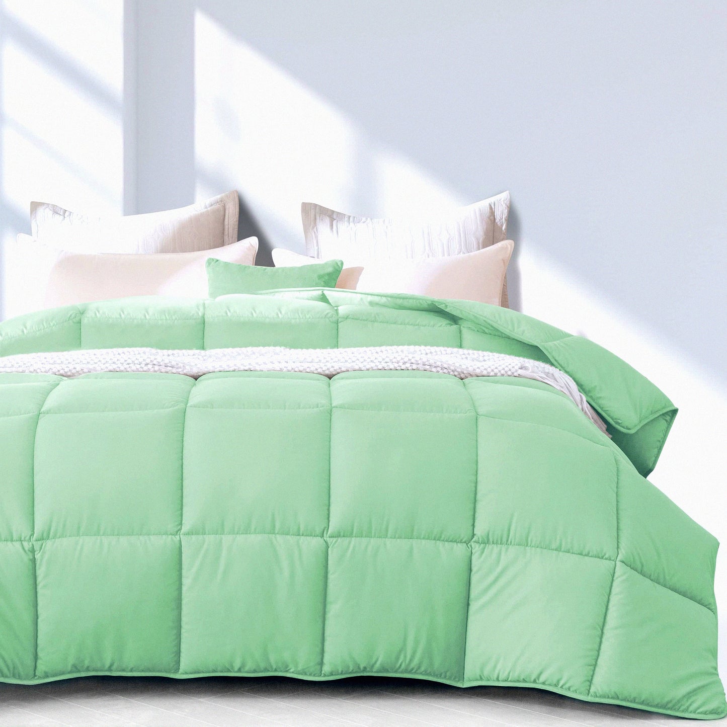 UltraSoft Green Microfiber Comforter - All Season Lightweight Quilt Duvet Insert with Polyester Fill for Bedding. Machine Washable, 90x90 Inches.