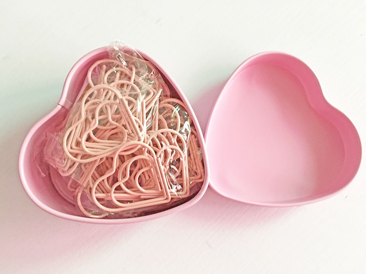 52 Heart-Shaped Nonskid Decorative Paper Clips