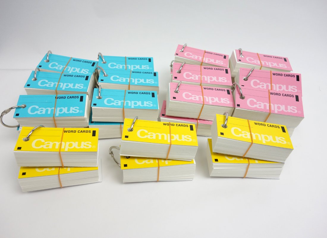 Set of 30 colorful mini flash cards with rings