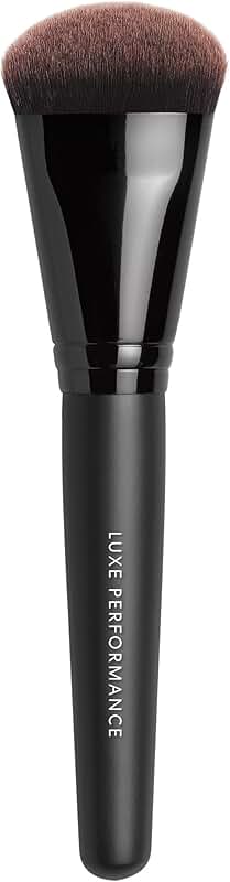 Luxe Performance Brush in Fair Ivory 02, 0.21 oz