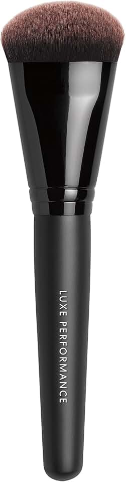 Luxe Performance Brush in Fair Ivory 02, 0.21 oz