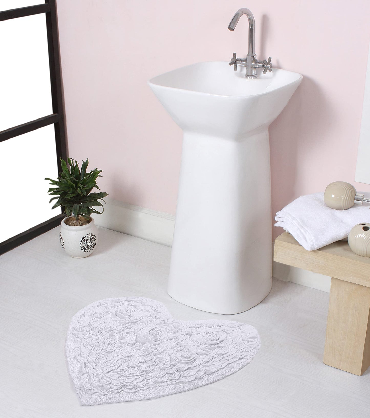 25"x25" Heart Cotton Tufted Bath Rug White