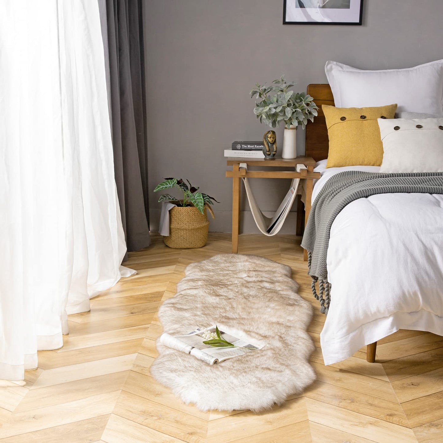Faux Fur Rug, Fluffy Soft Faux Fox Fur Area Rugs for Bedroom Livingroom Kids Room Decor,Shaggy Fur Rugs Anti-Skid, White Brown, 2 x 6 Feet