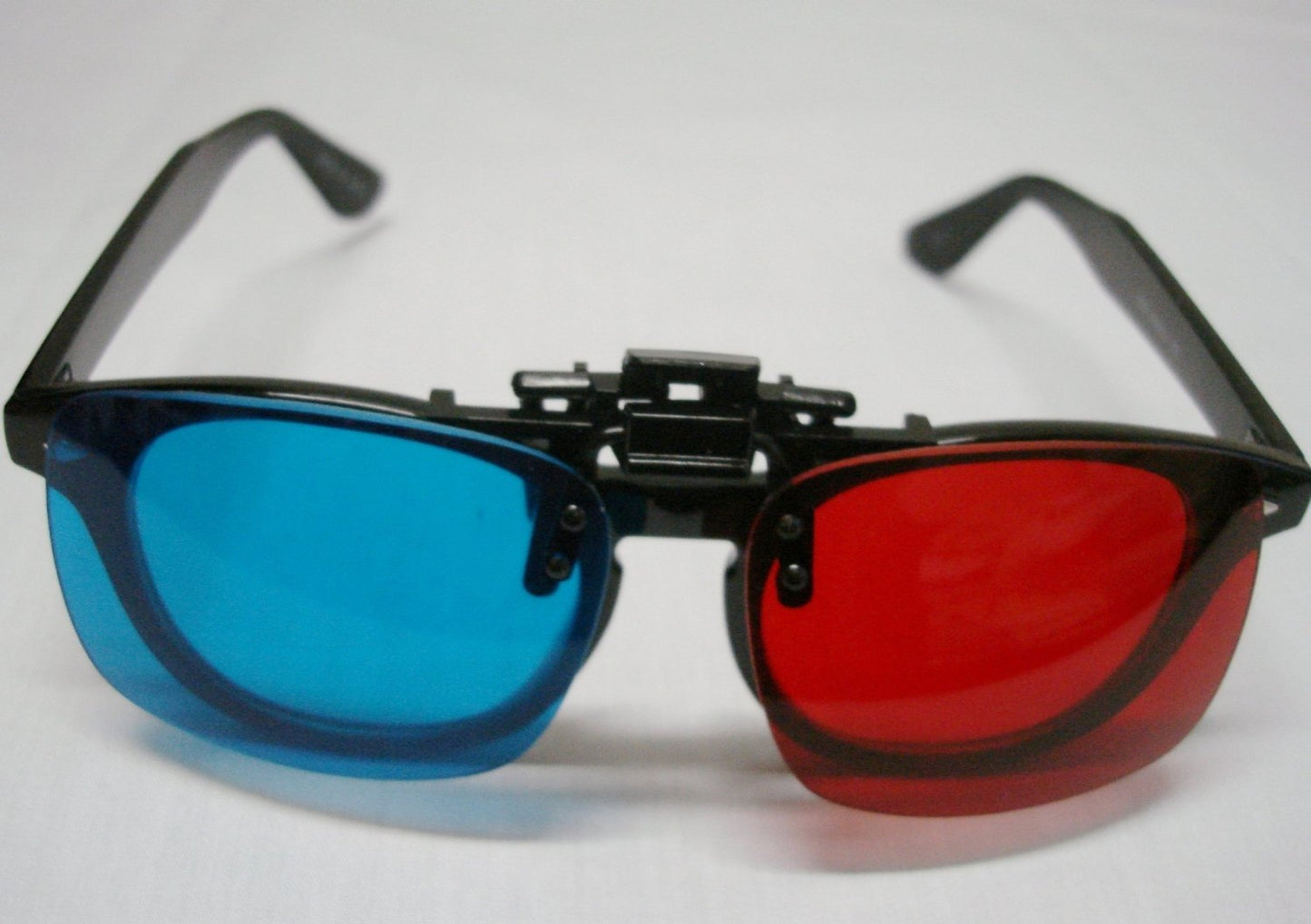 '-Clip On 3D Glasses for 3D Movies, DVD's and Gaming that Require Red/Cyan Lenses