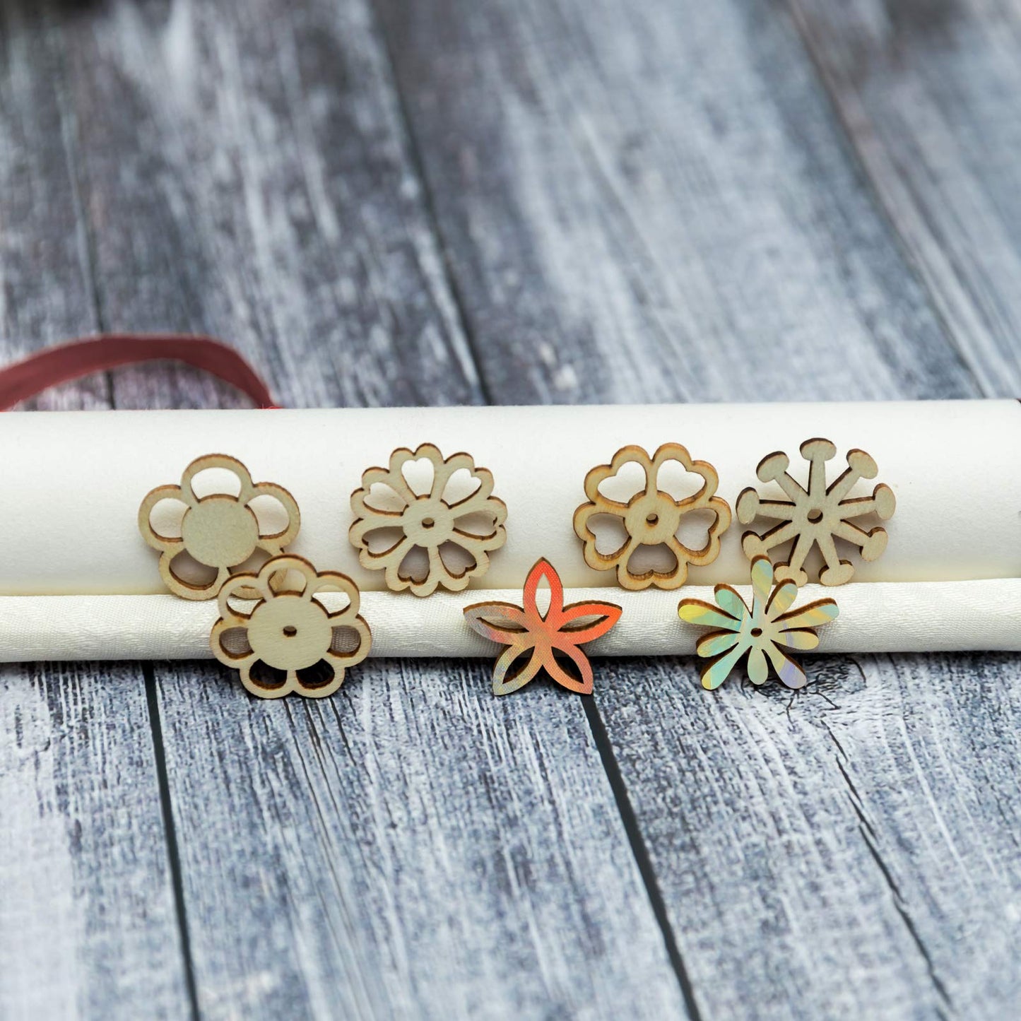 100pcs Unfinished Flower Shaped Wood Slices 30mm