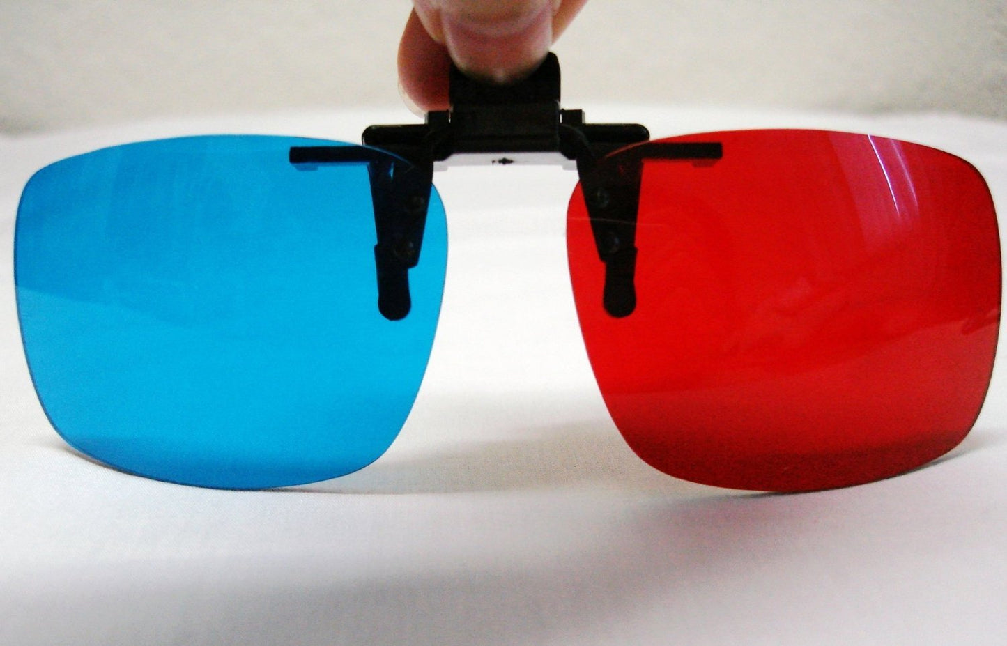 '-Clip On 3D Glasses for 3D Movies, DVD's and Gaming that Require Red/Cyan Lenses