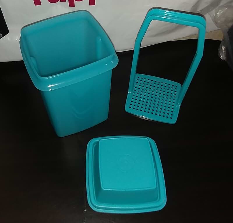 Aqua 4-Cup Pickle and Olive Keeper