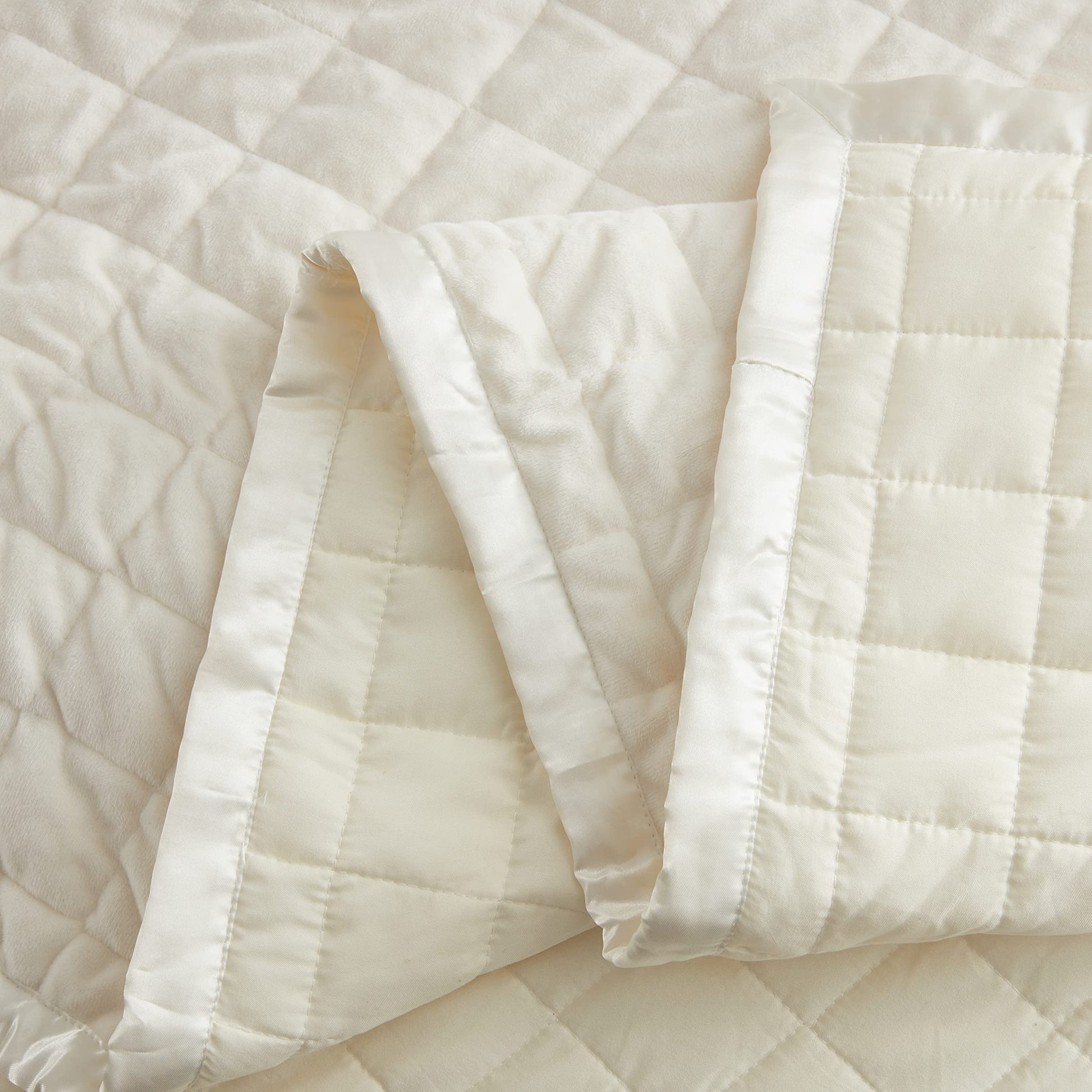 Quilt Sets Velvet with Trim Bedspread Cover Soft and Luxurious Oversized All Season Bedding with Pillow Shams, Queen Pack of 4), Ivory