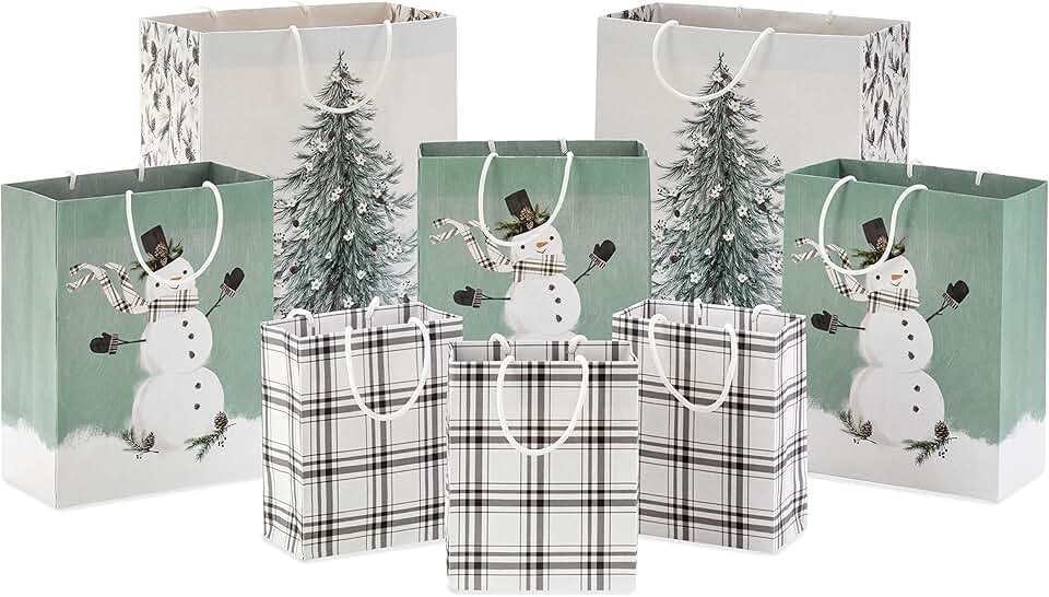 Set of 8 Christmas gift bags in white and green