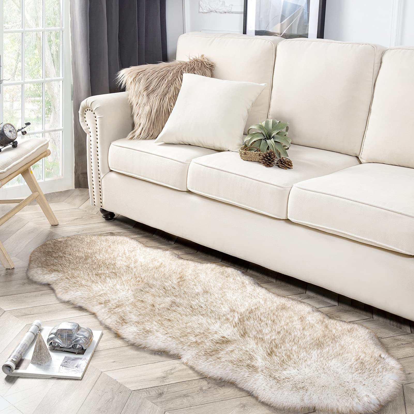 Faux Fur Rug, Fluffy Soft Faux Fox Fur Area Rugs for Bedroom Livingroom Kids Room Decor,Shaggy Fur Rugs Anti-Skid, White Brown, 2 x 6 Feet