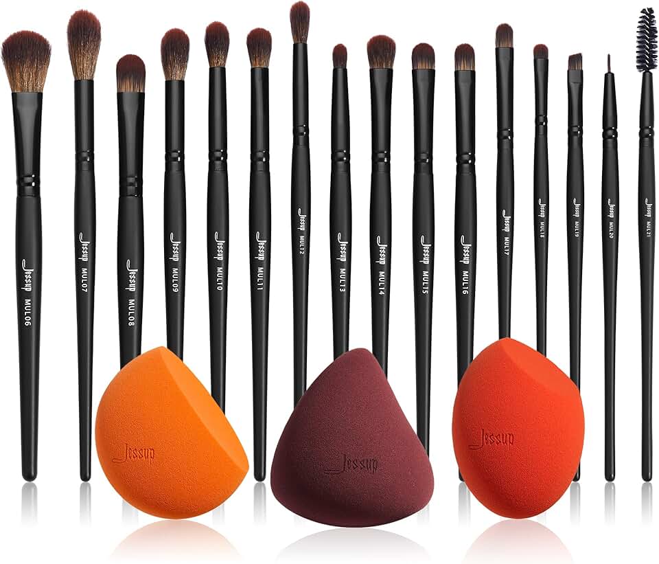 Eye brushes set with makeup sponge
