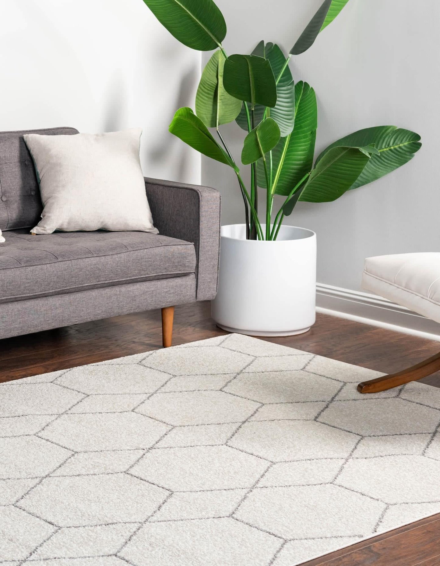 Trellis Frieze Area Rug- Modern Morroccan Inspired Geometric Lattice Design 4' 0 x 6' 0 Rectangular, Ivory/ Gray)