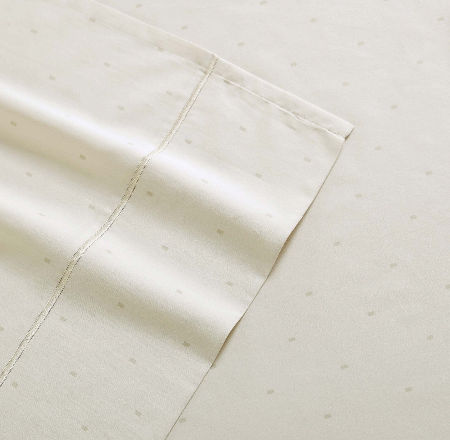 310 Thread Count Clic Dot Cotton Sateen King Sheet Set in Almond Milk