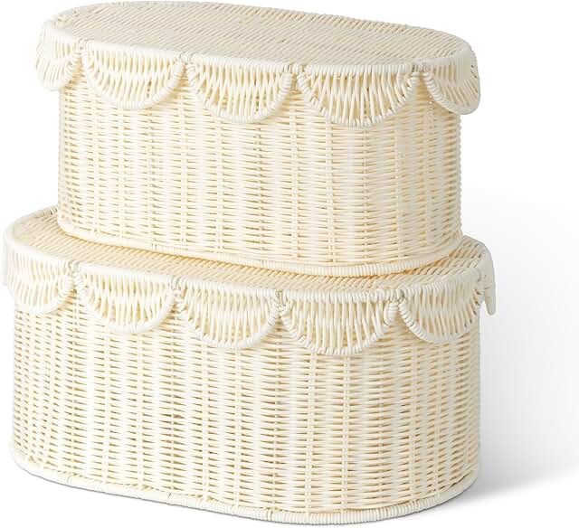 Plastic wicker storage basket with lid and scalloped edge