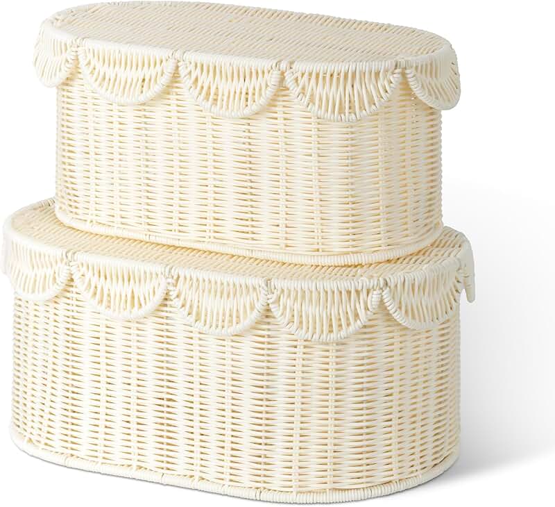 Plastic wicker storage basket with lid and scalloped edge