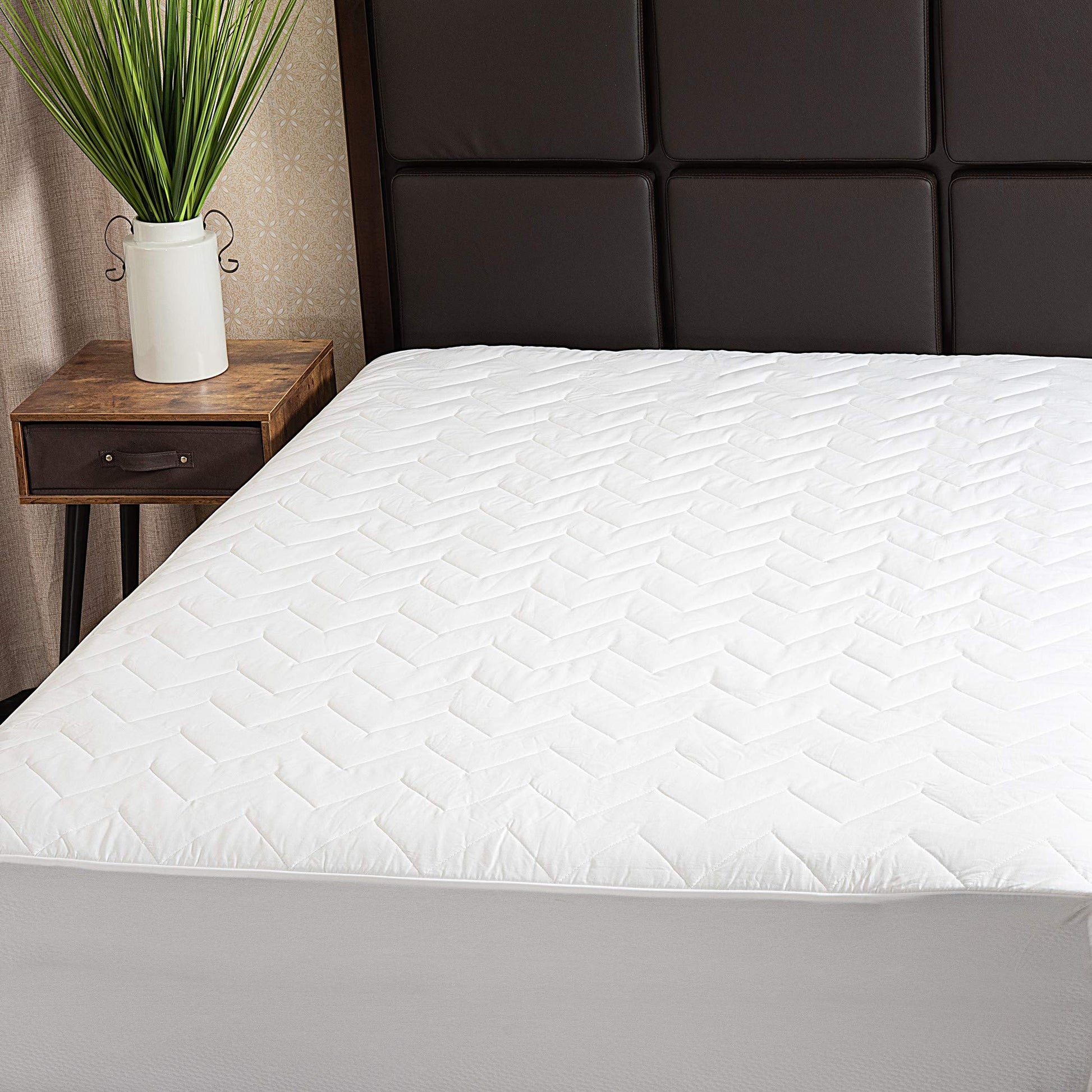 Full Size Mattress Pad Waterproof  Fitted and Quilted Cover, Cotton Shell, Microfiber Bottom  Hypoaller ic and Breathable Full Bed Mattress Protector 54x75x15)