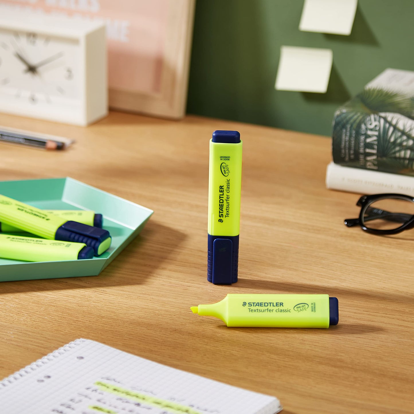 Yellow highlighter pens, box of 10