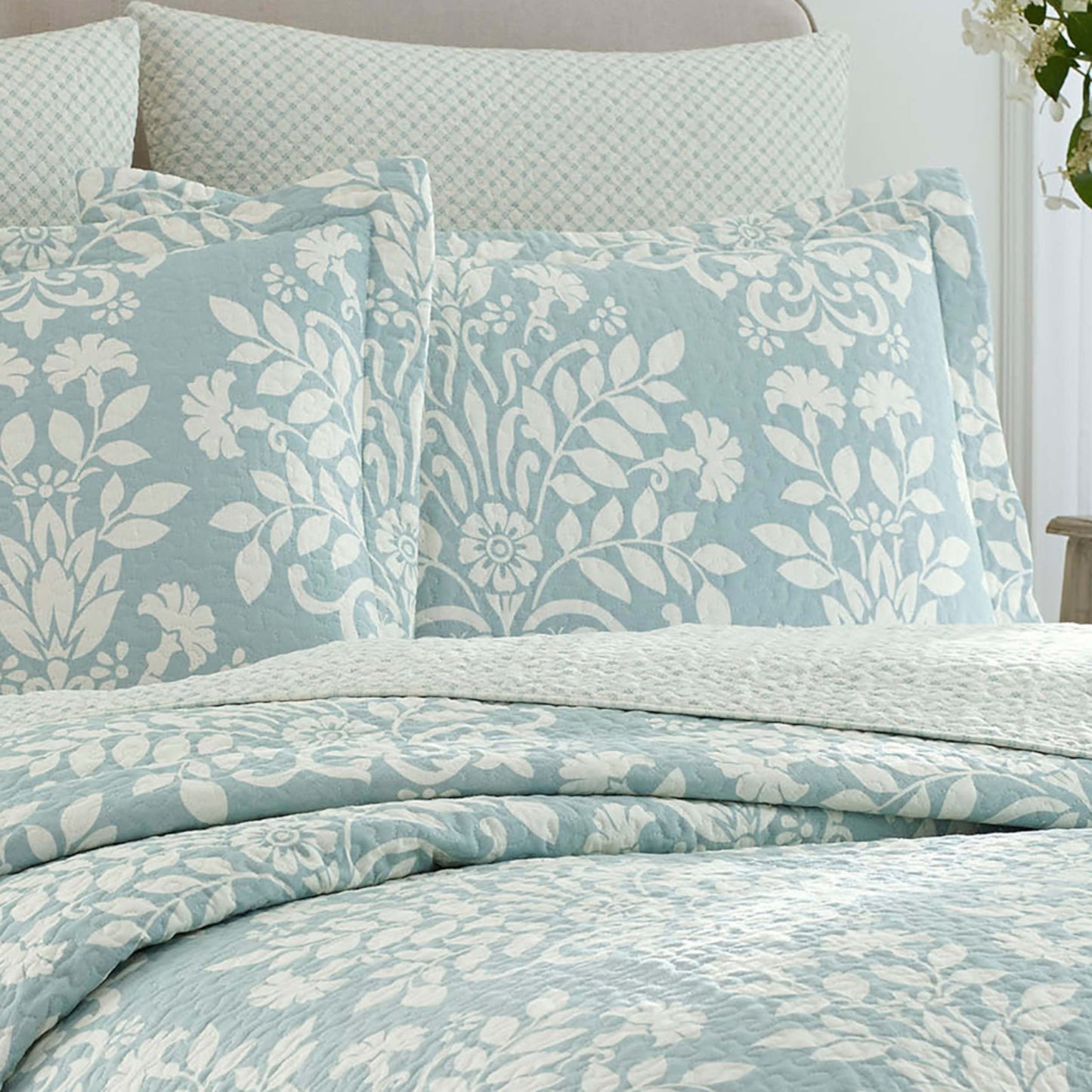 Rowland  Quilt Set  100% Cotton, Reversible, All Season Bedding with Matching Shams, Pre-Washed for Added Comfort, King, Blue