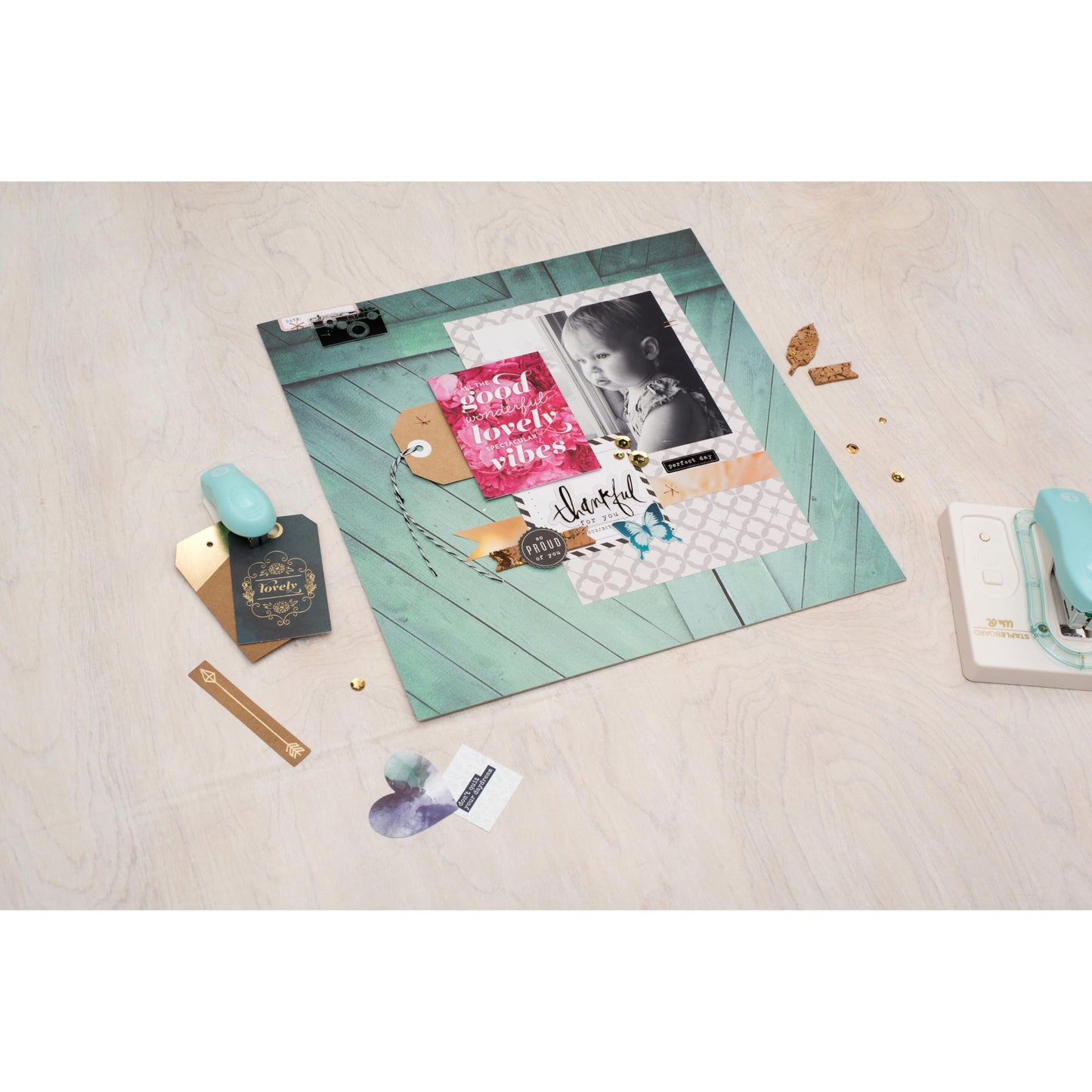 Magnetic Staple Board with 251 Pieces