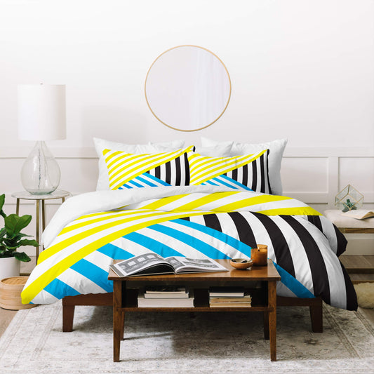 Three of The Possessed Wave Tricolour Duvet Set with Two Pillow Shams, Full/Queen, Multi