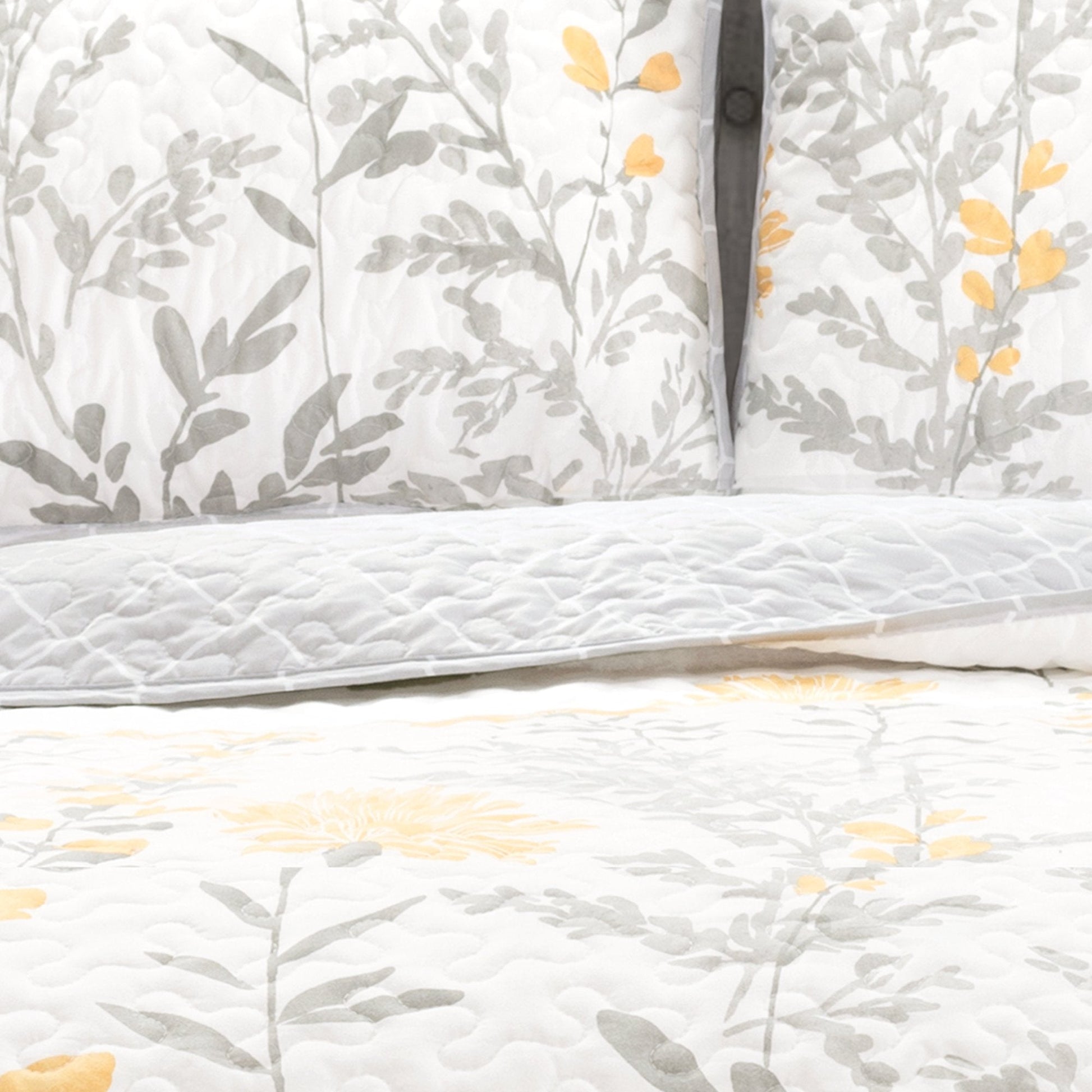 Yellow Aprile Reversible Quilt 3 Piece Floral Leaf Design Bedding Set-Full Queen Gray