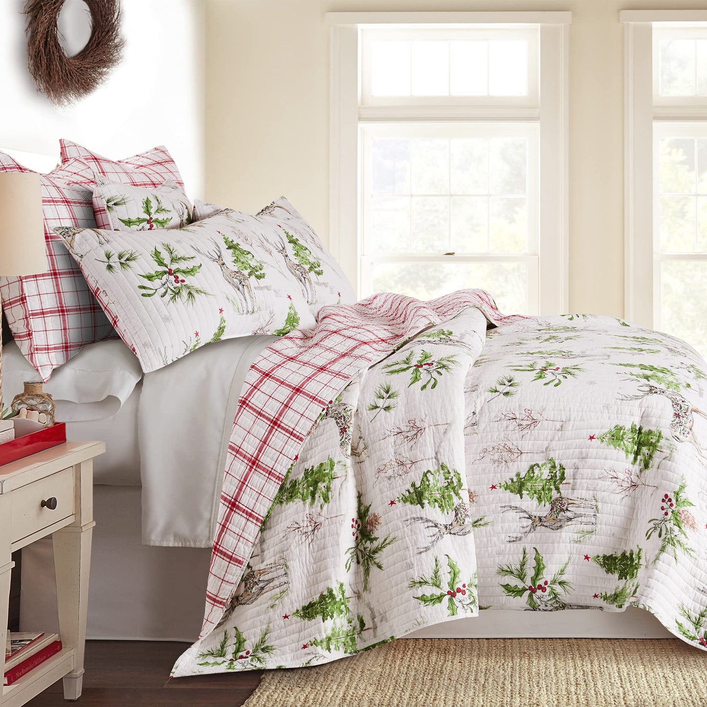 Villa Lugano Sleigh Bells Sleigh Bells Quilt  Full/Queen  Tree and Reindeer  Red Green Grey White  Quilt 88x92in.)  Reversible  Cotton/Poly
