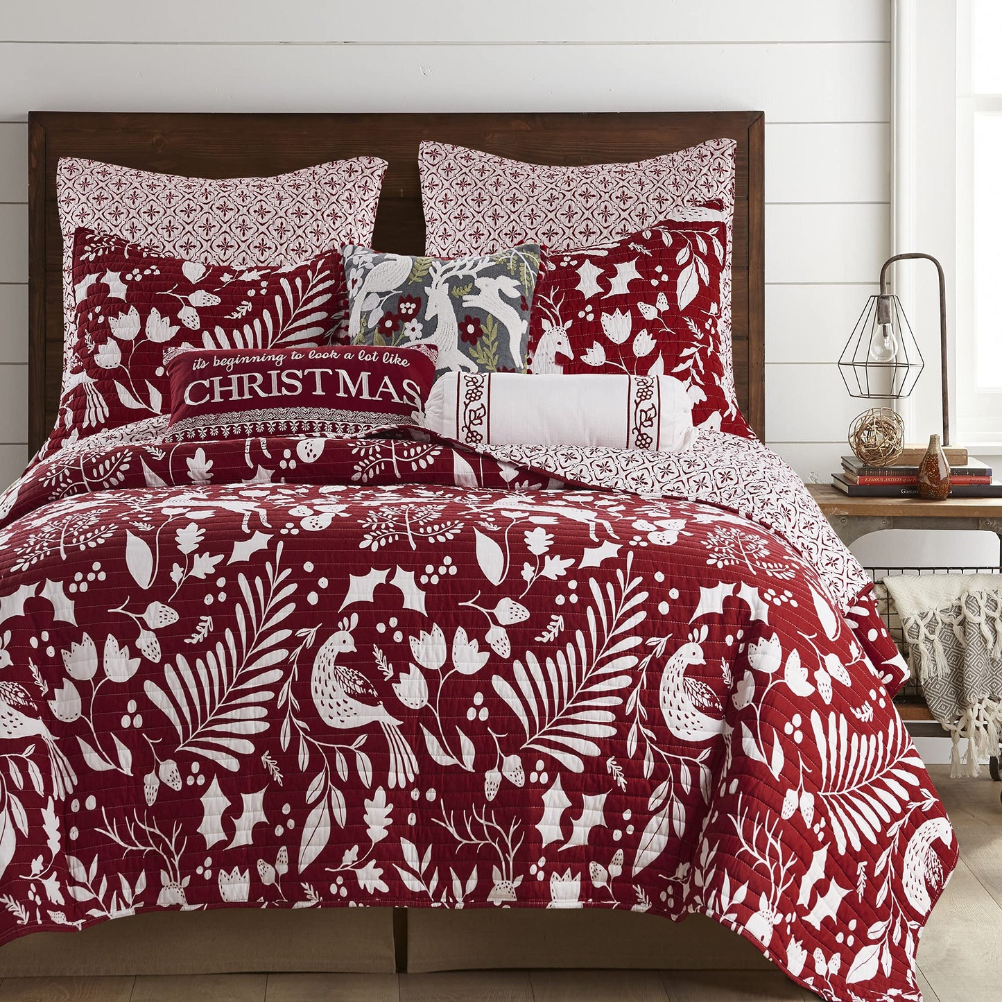 Oscar  Grace Bretton Woods Bretton Woods Quilt  Full/Queen  Folk Holiday  Red and White  Quilt 88x92in.)  Reversible  Cotton/Poly